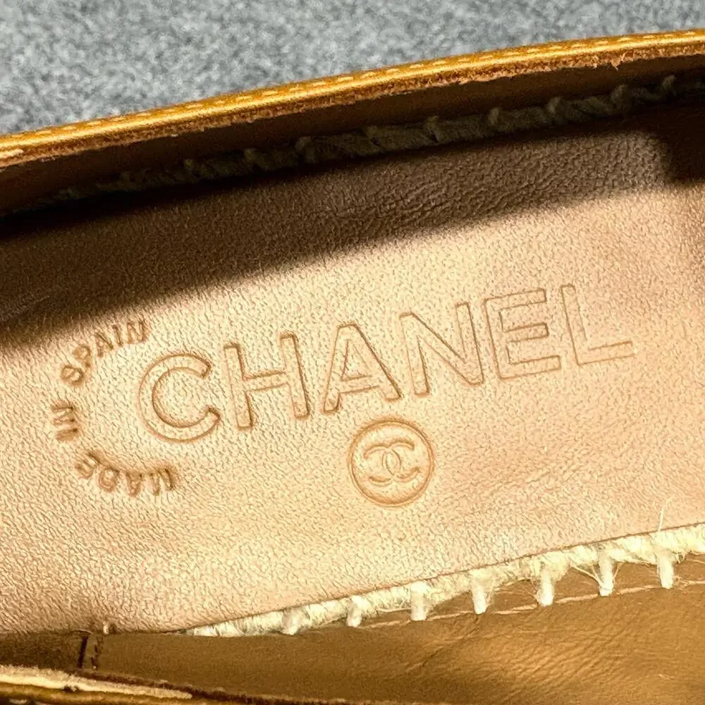Chanel Shoes Womens 37 Brown Calfskin Espadrille Flats Slip On CC Logo Caramel